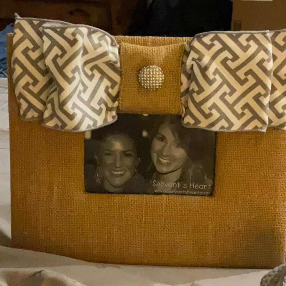 Burlap picture frame w/bow